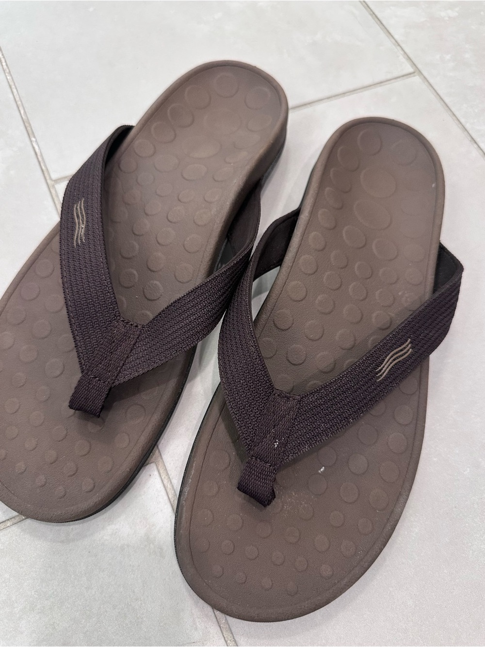 Vionic Brown Men’s Foam-Comfort Flip-Flops